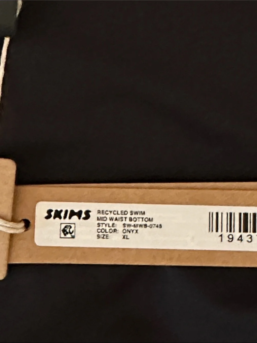 SKIMS sleek black